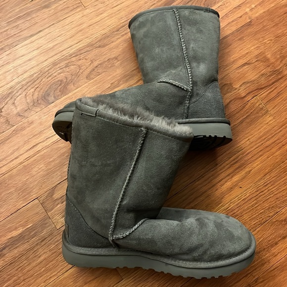 UGG Boots - Picture 9 of 9